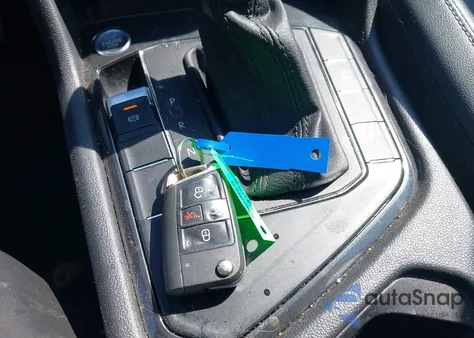 2018 Volkswagen Tiguan 2.0T Se/2.0T Sel z USA, uszkodzony, nr VIN 3VV3B7AX8JM039544